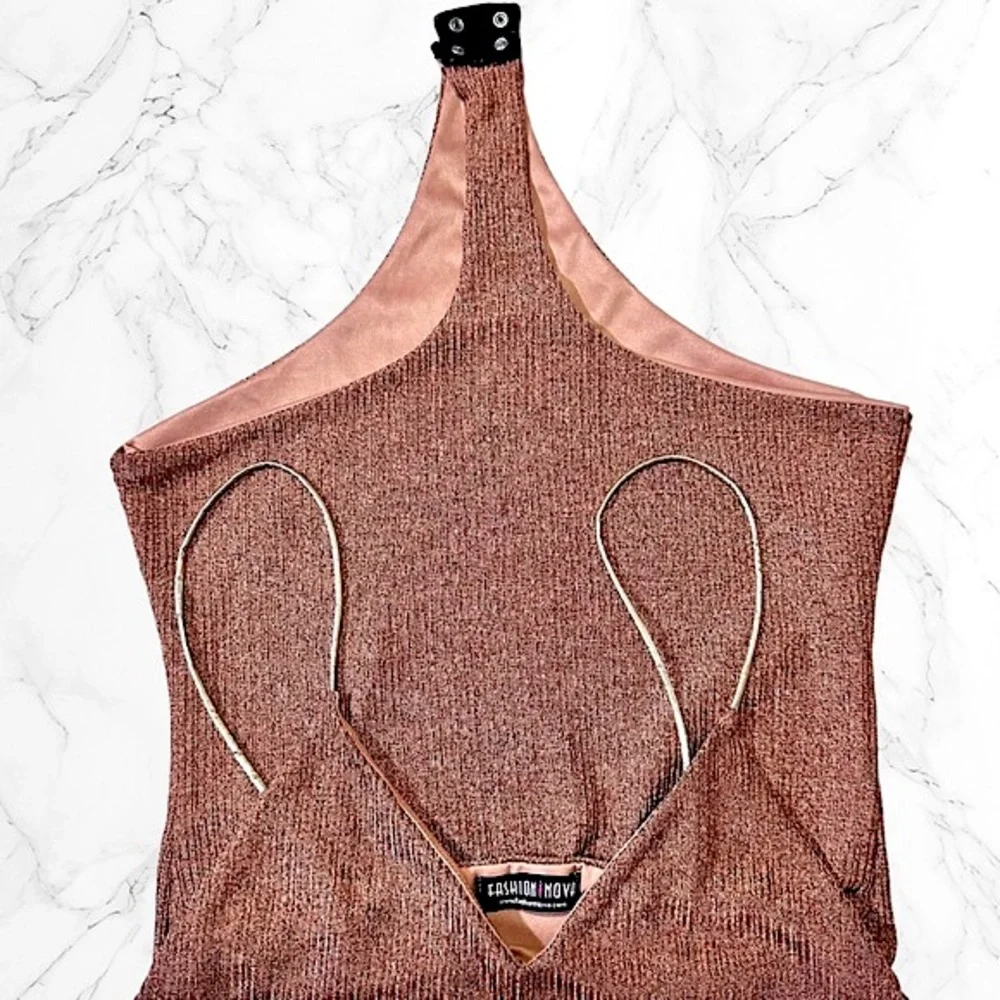 Fashion Nova “Sleek and Slay” Bodysuit Rose Gold Med - Picture 4 of 8